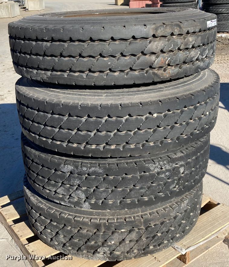 image for item HN9817 (4) Michelin XZY3 11R22.5 tires