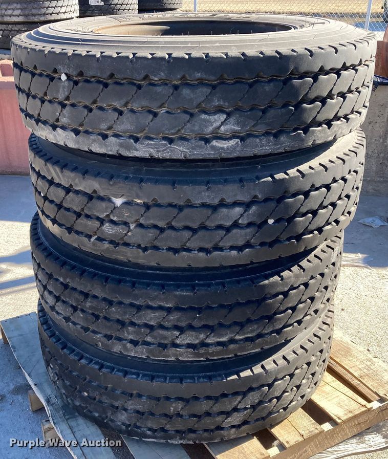image for item HN9817 (4) Michelin XZY3 11R22.5 tires