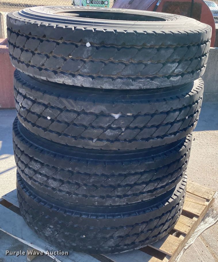 image for item HN9817 (4) Michelin XZY3 11R22.5 tires