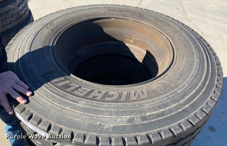 image for item HN9817 (4) Michelin XZY3 11R22.5 tires