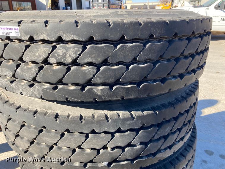 image for item HN9817 (4) Michelin XZY3 11R22.5 tires
