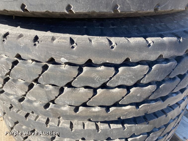 image for item HN9817 (4) Michelin XZY3 11R22.5 tires