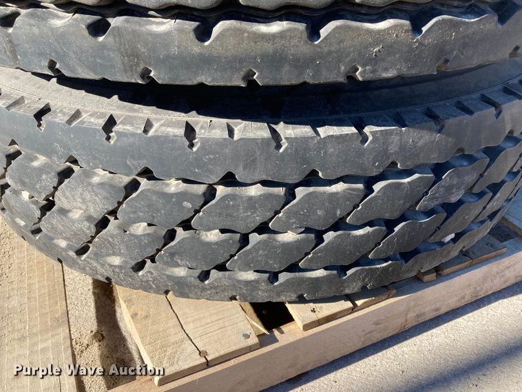 image for item HN9817 (4) Michelin XZY3 11R22.5 tires