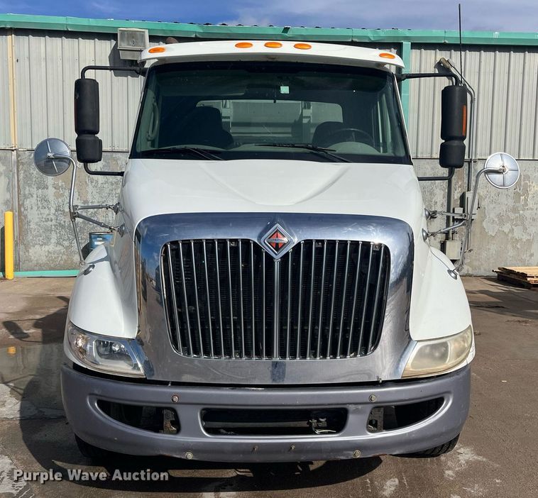image for item HP9463 2009 International TranStar 8600  semi truck