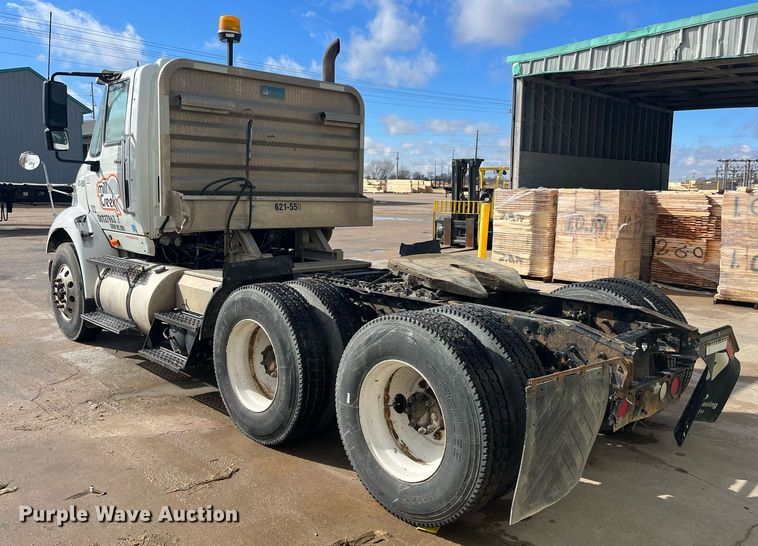 image for item HP9463 2009 International TranStar 8600  semi truck