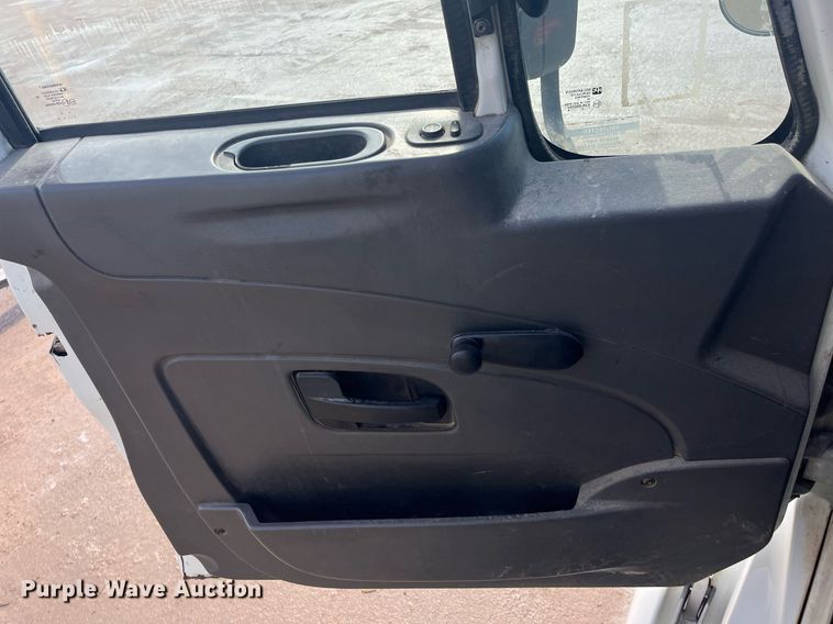 image for item HP9463 2009 International TranStar 8600  semi truck