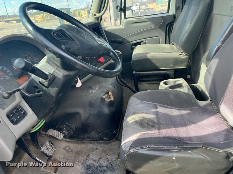 image for item HP9463 2009 International TranStar 8600  semi truck