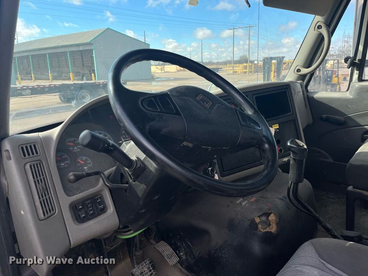 image for item HP9463 2009 International TranStar 8600  semi truck