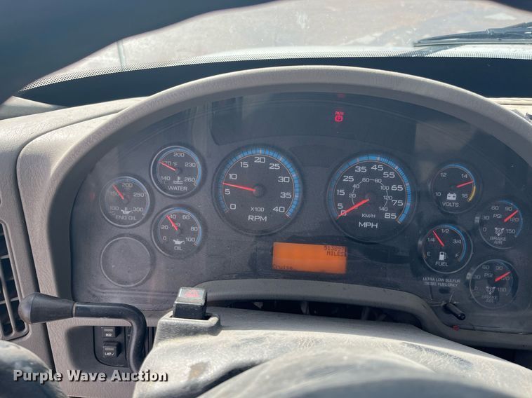 image for item HP9463 2009 International TranStar 8600  semi truck