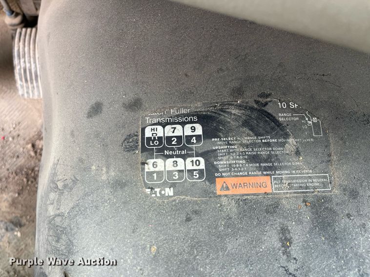 image for item HP9463 2009 International TranStar 8600  semi truck