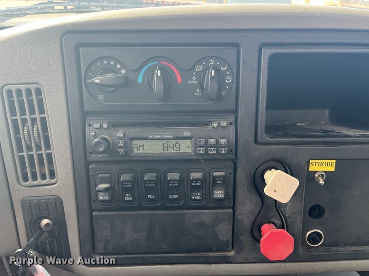 image for item HP9463 2009 International TranStar 8600  semi truck