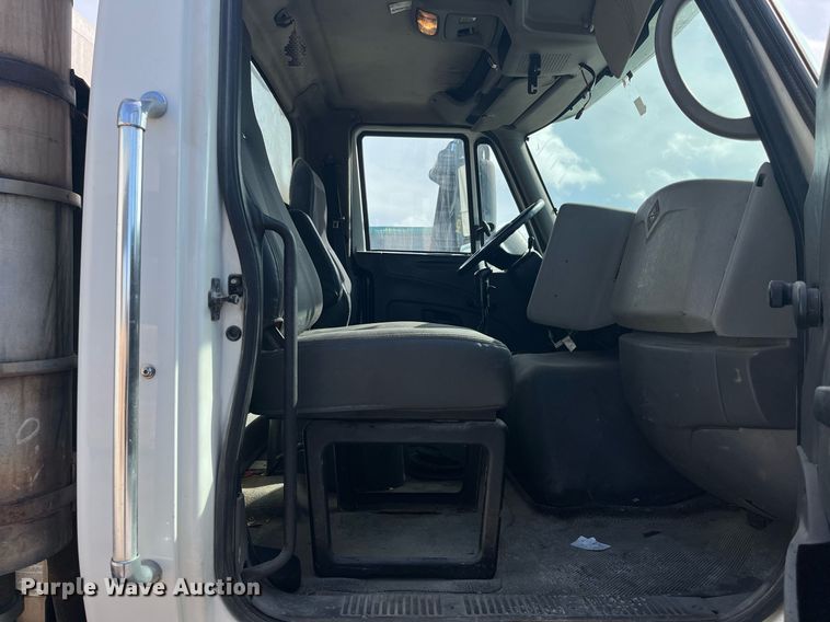 image for item HP9463 2009 International TranStar 8600  semi truck