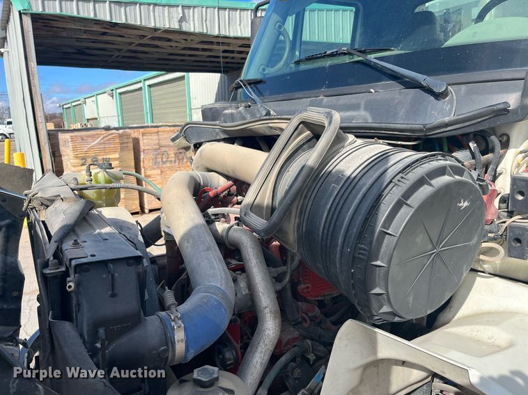 image for item HP9463 2009 International TranStar 8600  semi truck