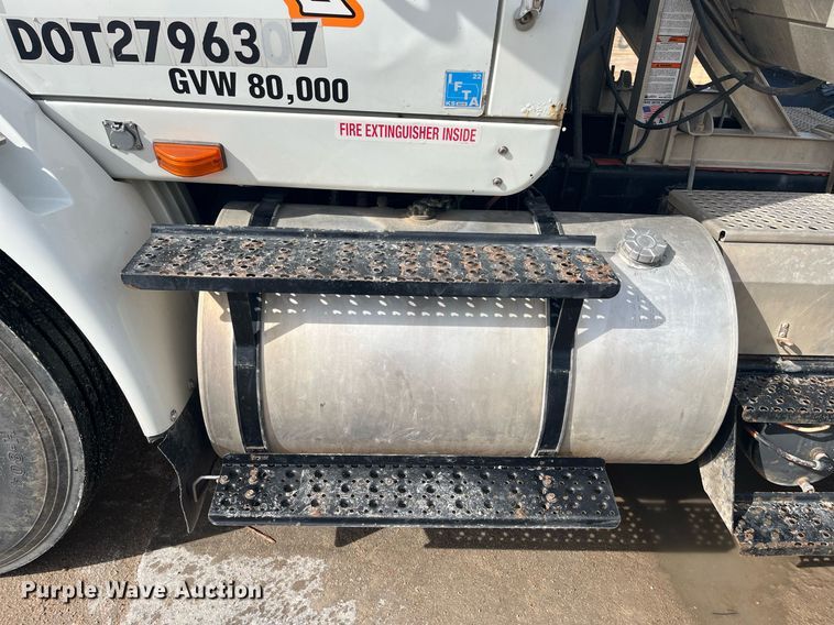 image for item HP9463 2009 International TranStar 8600  semi truck