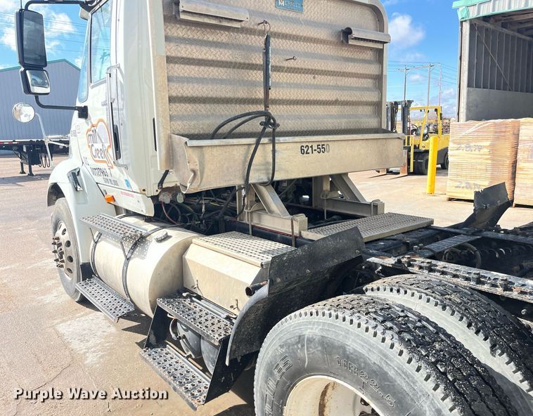 image for item HP9463 2009 International TranStar 8600  semi truck