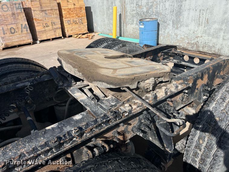 image for item HP9463 2009 International TranStar 8600  semi truck