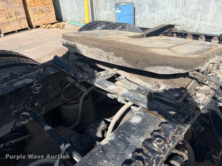 image for item HP9463 2009 International TranStar 8600  semi truck