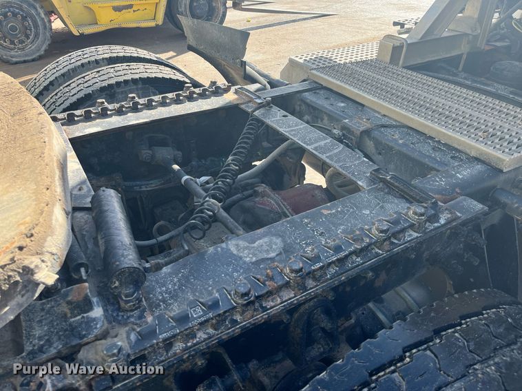 image for item HP9463 2009 International TranStar 8600  semi truck