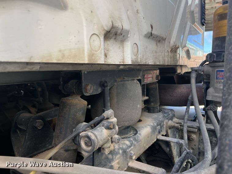 image for item HP9463 2009 International TranStar 8600  semi truck