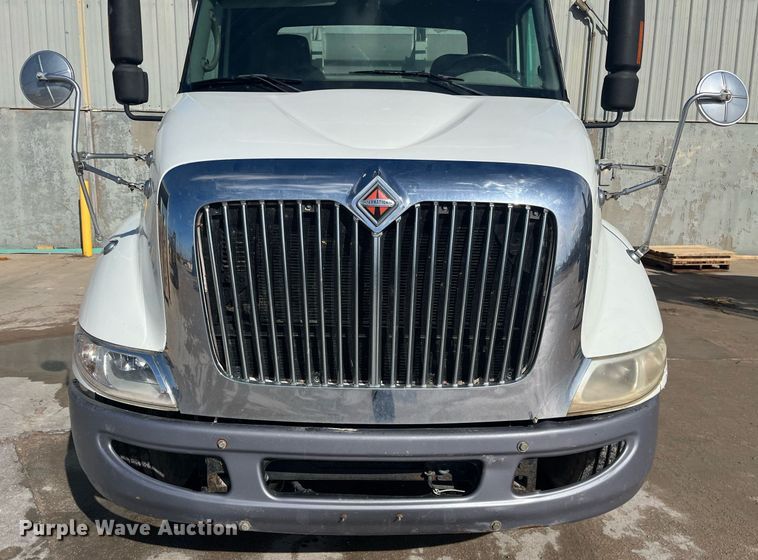 image for item HP9463 2009 International TranStar 8600  semi truck