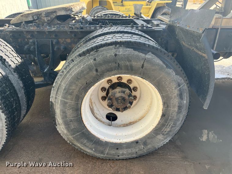 image for item HP9463 2009 International TranStar 8600  semi truck