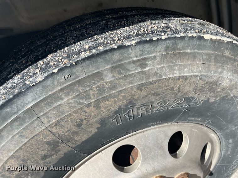 image for item HP9463 2009 International TranStar 8600  semi truck