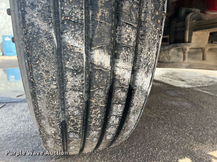 image for item HP9463 2009 International TranStar 8600  semi truck