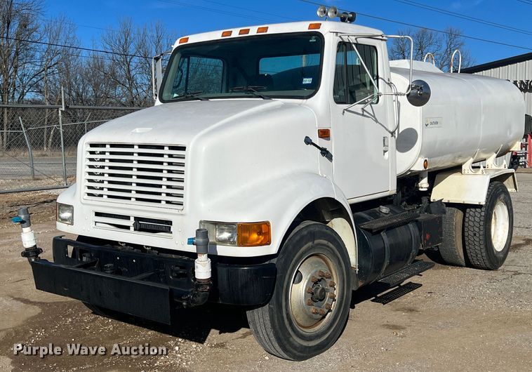 image for item ID9366 2002 International 8100  water truck