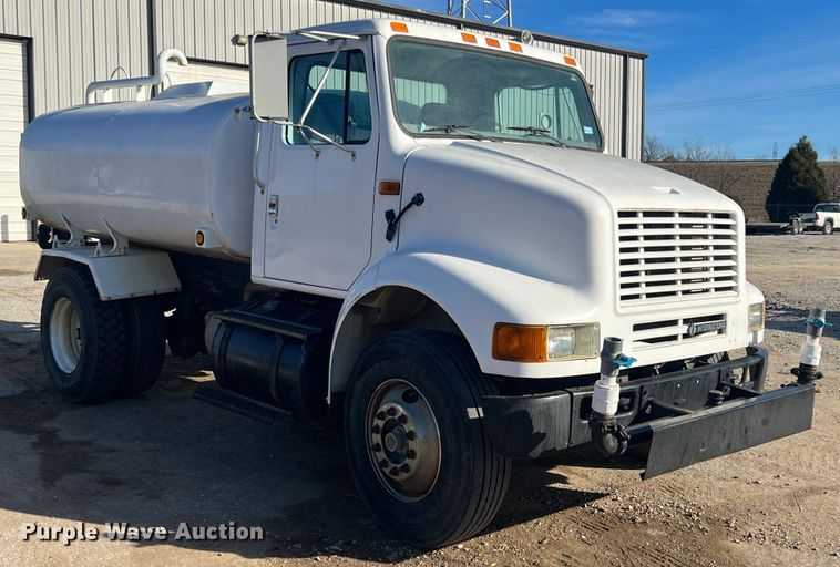 image for item ID9366 2002 International 8100  water truck