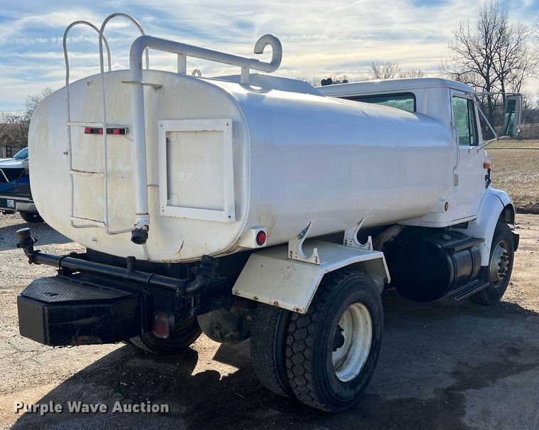 image for item ID9366 2002 International 8100  water truck