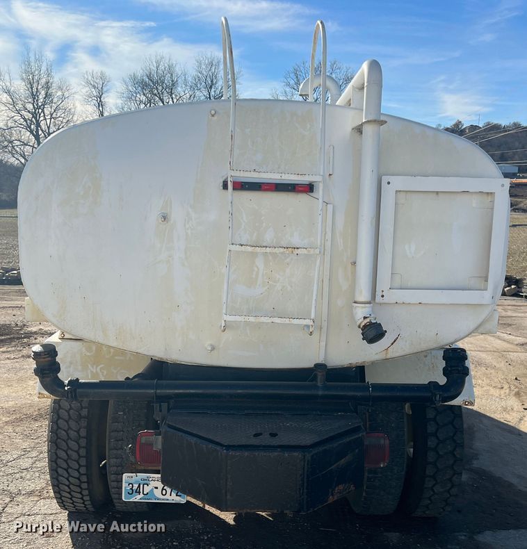 image for item ID9366 2002 International 8100  water truck
