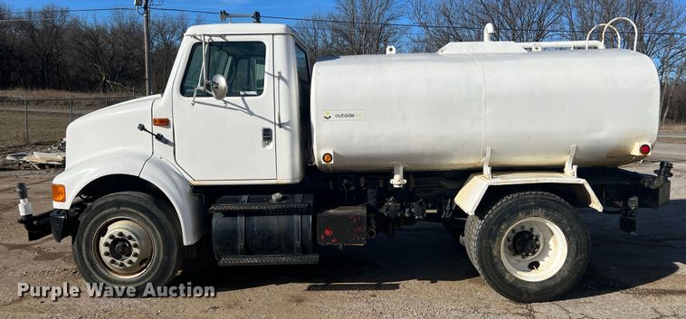 image for item ID9366 2002 International 8100  water truck