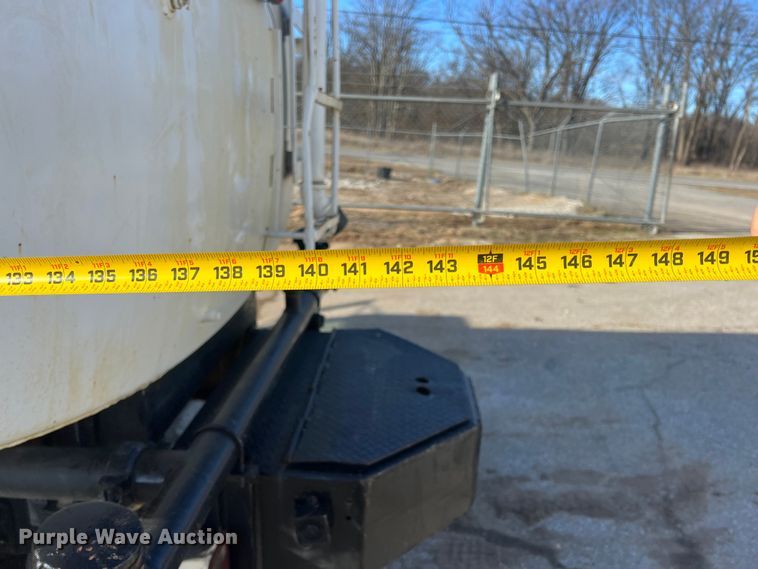 image for item ID9366 2002 International 8100  water truck