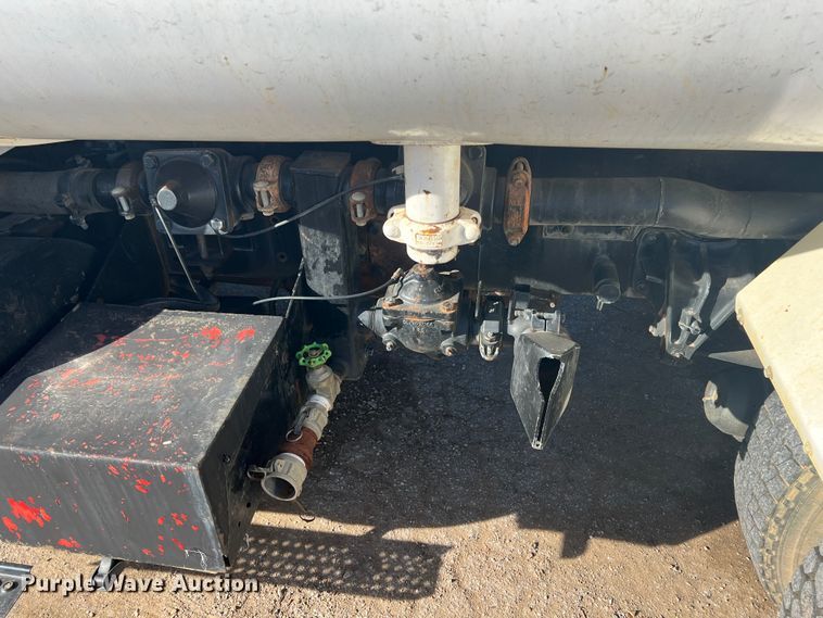 image for item ID9366 2002 International 8100  water truck