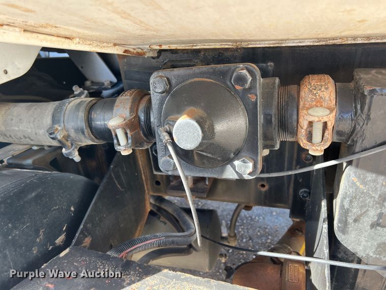 image for item ID9366 2002 International 8100  water truck