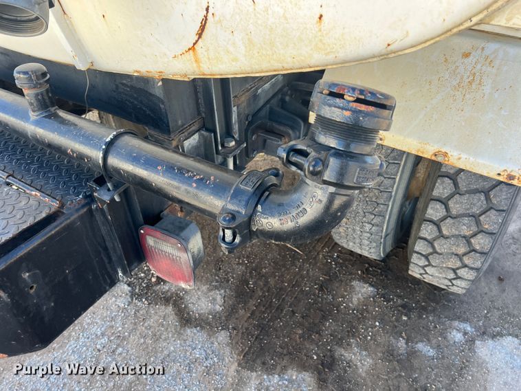 image for item ID9366 2002 International 8100  water truck