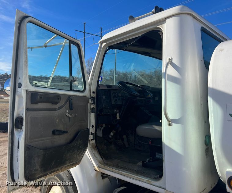 image for item ID9366 2002 International 8100  water truck