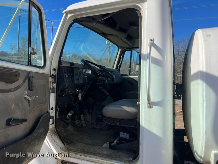 image for item ID9366 2002 International 8100  water truck