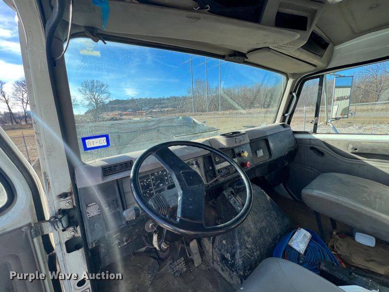 image for item ID9366 2002 International 8100  water truck