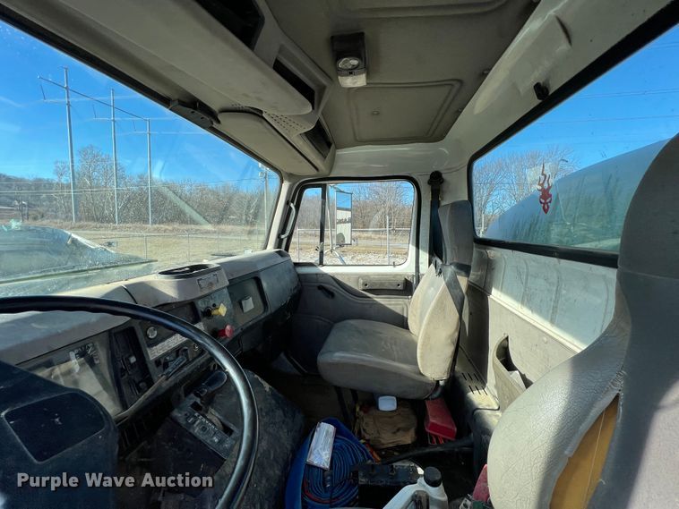 image for item ID9366 2002 International 8100  water truck