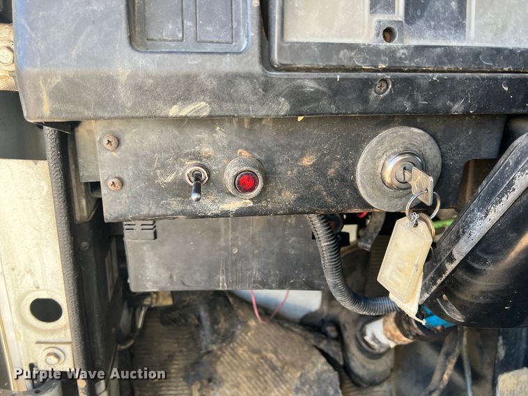 image for item ID9366 2002 International 8100  water truck