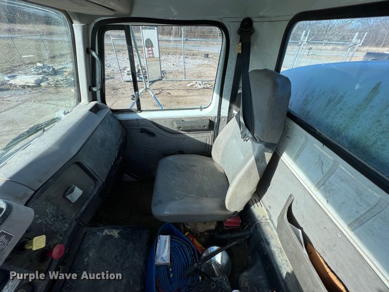 image for item ID9366 2002 International 8100  water truck