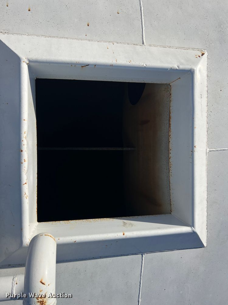 image for item ID9366 2002 International 8100  water truck