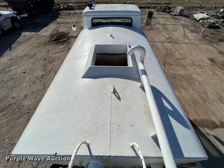 image for item ID9366 2002 International 8100  water truck