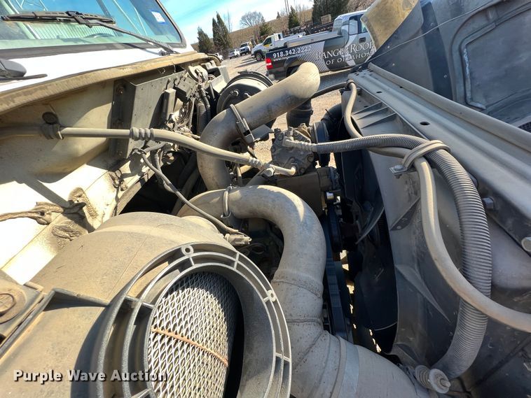 image for item ID9366 2002 International 8100  water truck