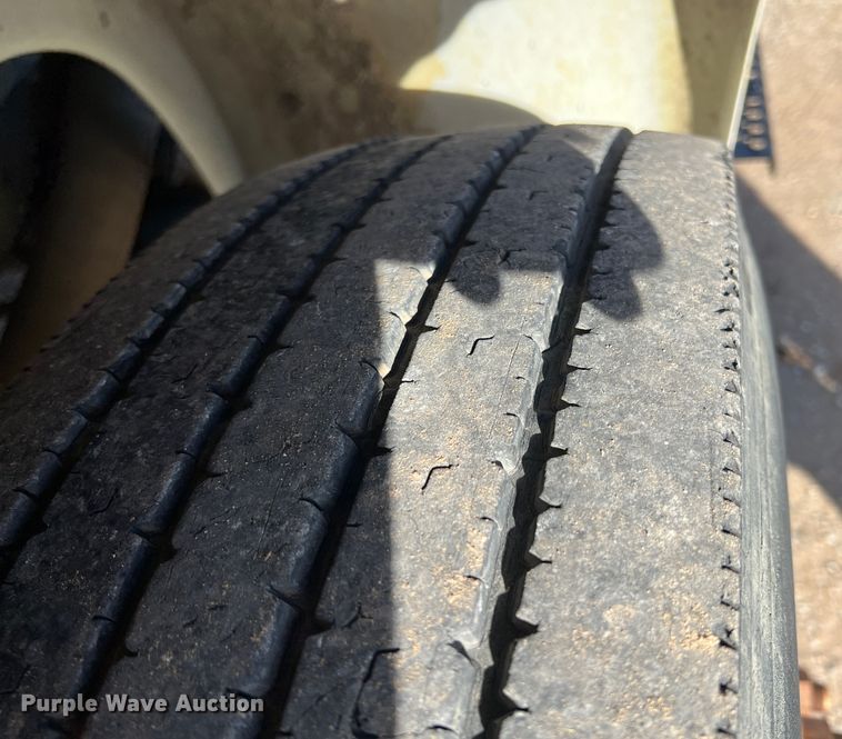 image for item ID9366 2002 International 8100  water truck