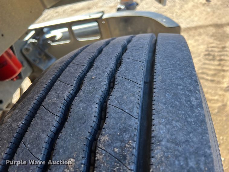 image for item ID9366 2002 International 8100  water truck