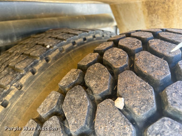 image for item ID9366 2002 International 8100  water truck