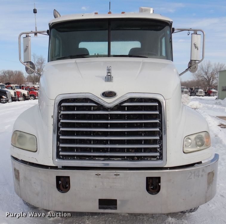image for item IO9360 2003 Mack CX613  semi truck