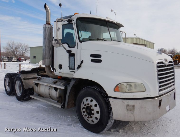 image for item IO9360 2003 Mack CX613  semi truck